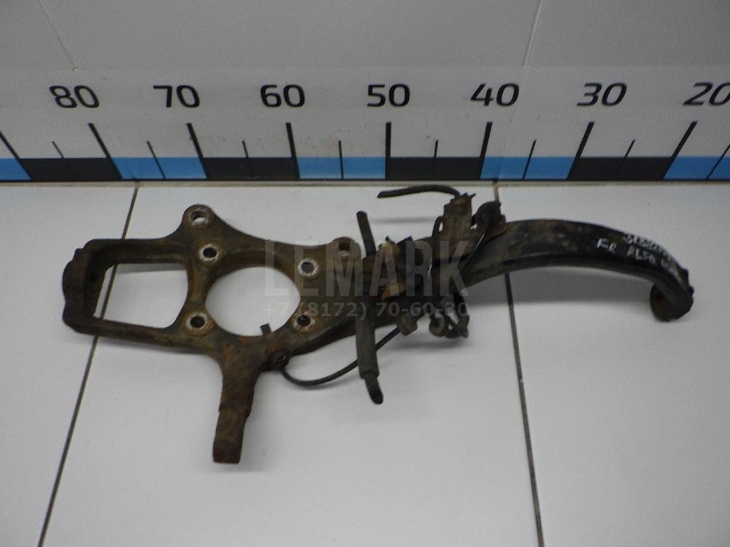 Кулак поворотный передний правый