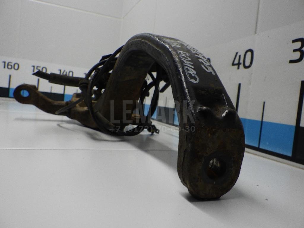 Кулак поворотный передний правый