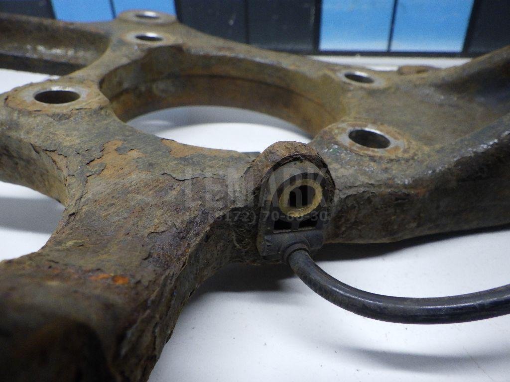 Кулак поворотный передний правый