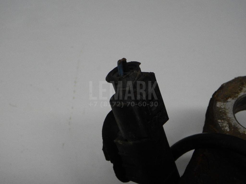 Кулак поворотный передний левый