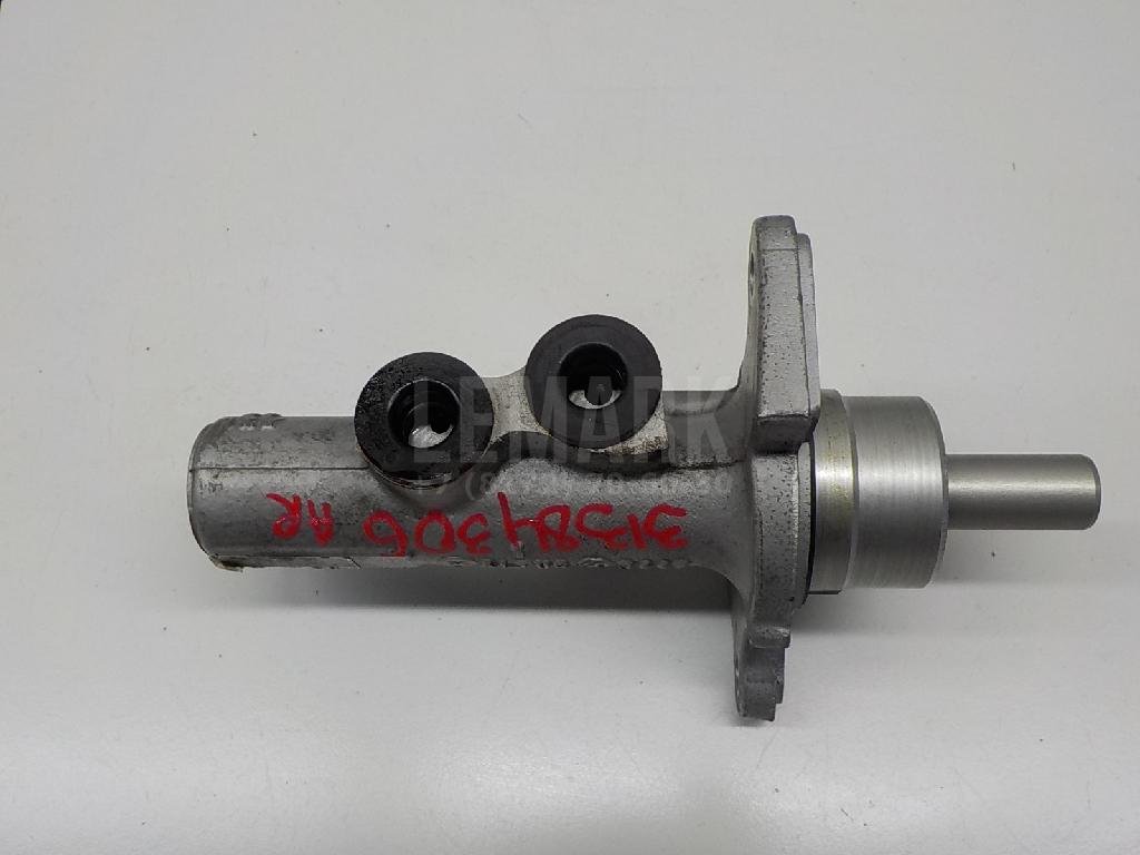 Цилиндр тормозной главный