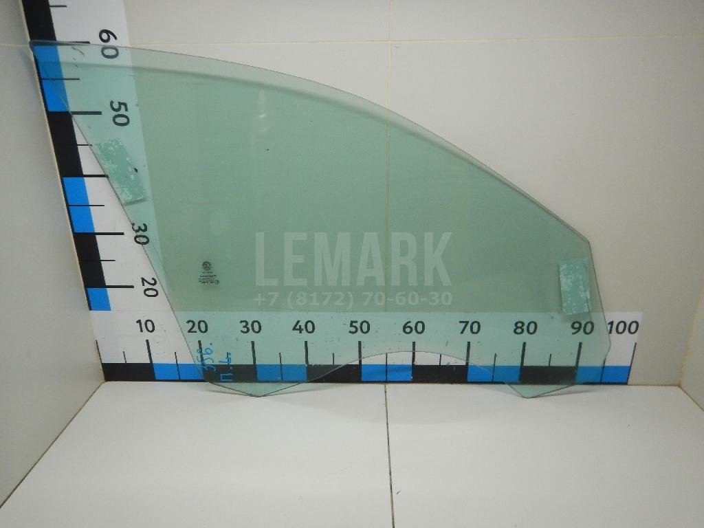 Стекло двери передней левой