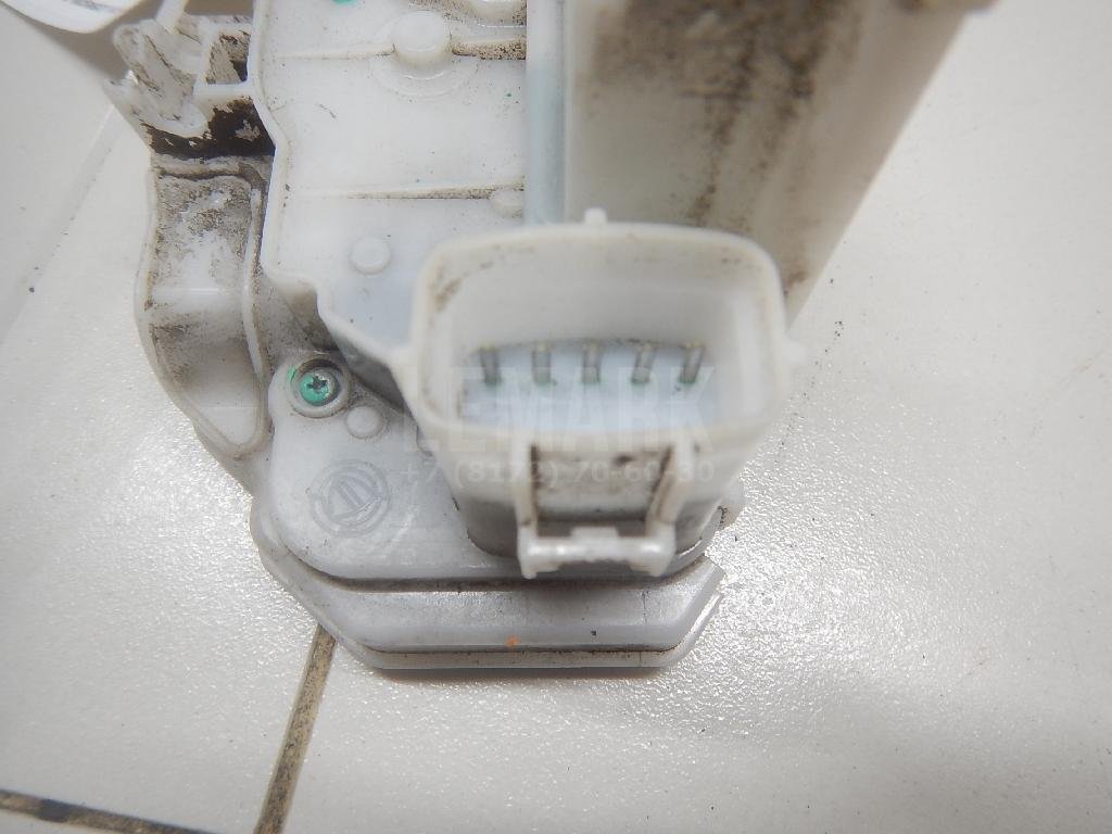 Замок двери передней левой