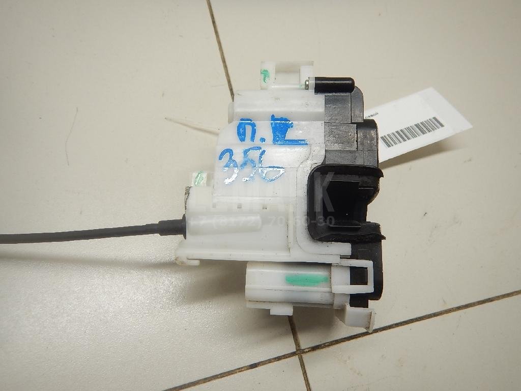 Замок двери передней левой