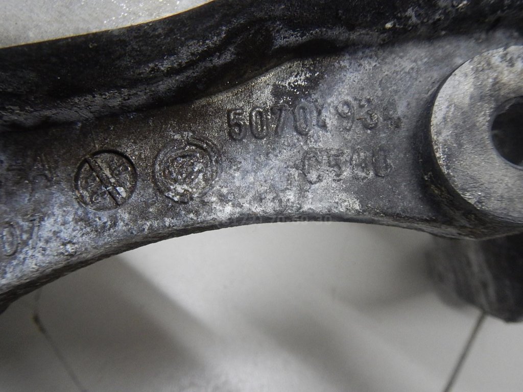 Кулак поворотный задний правый