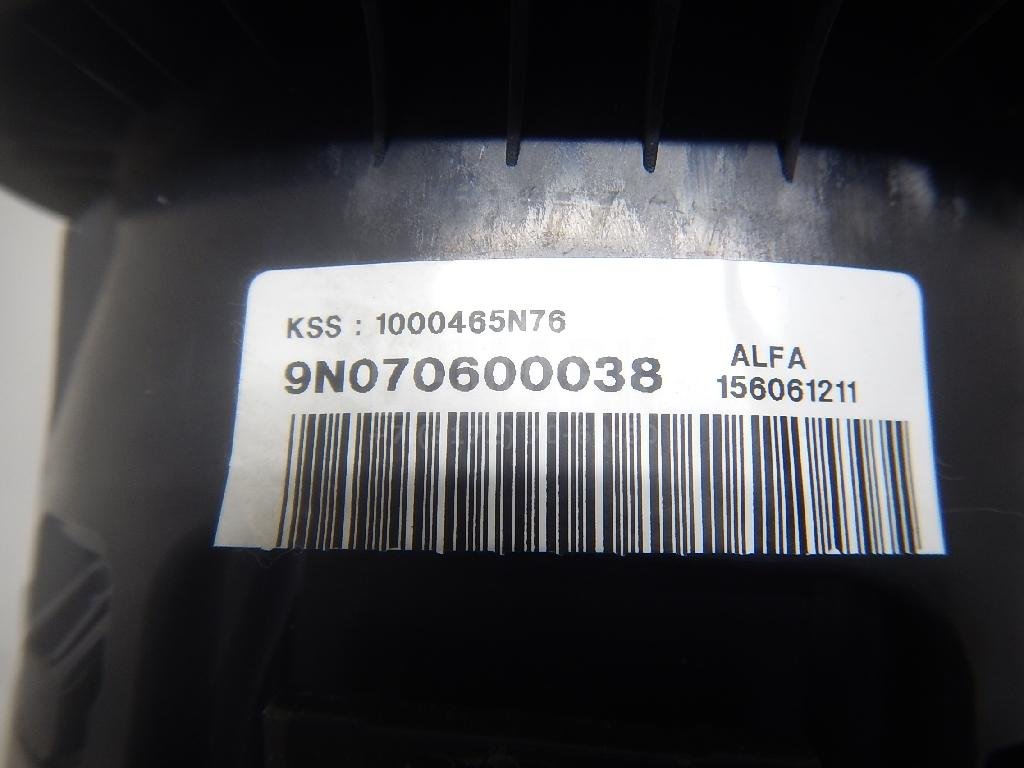 Крышка подушки безопасности (в рулевое колесо)