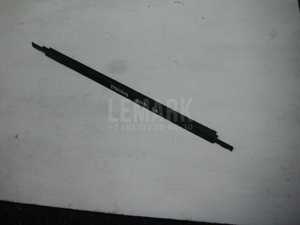 Накладка стекла заднего правого