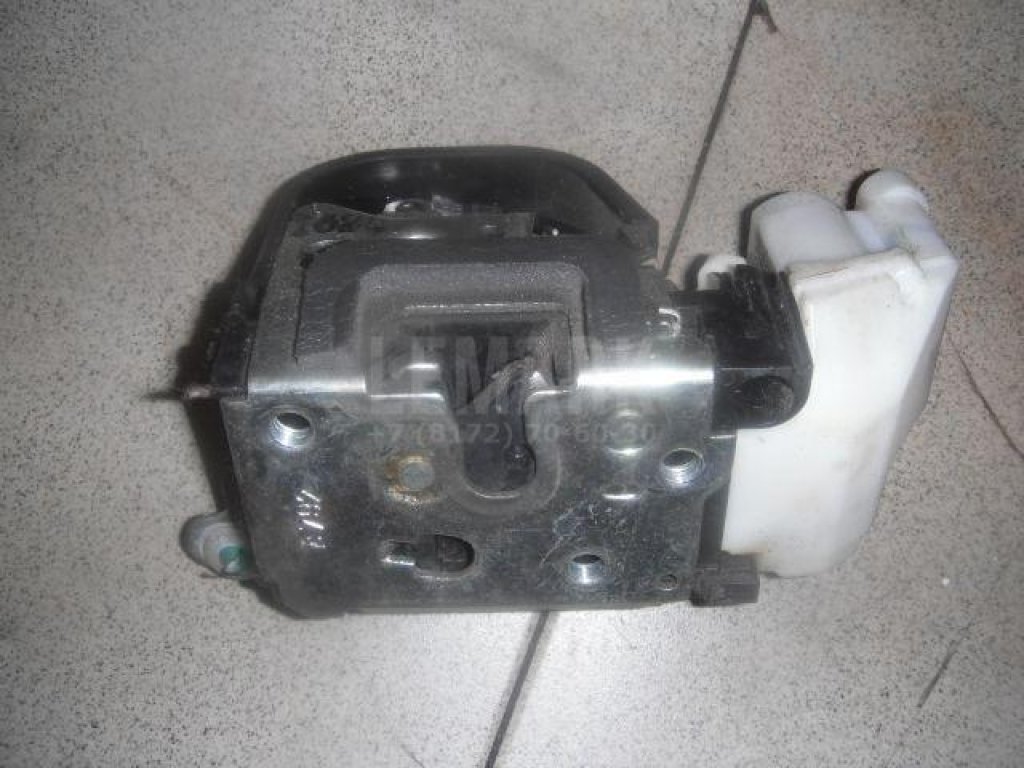 Замок двери передней левой