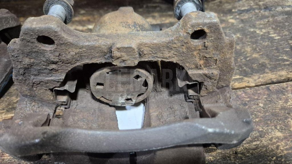 Суппорт тормозной передний правый