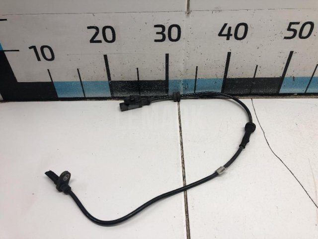 Датчик ABS передний