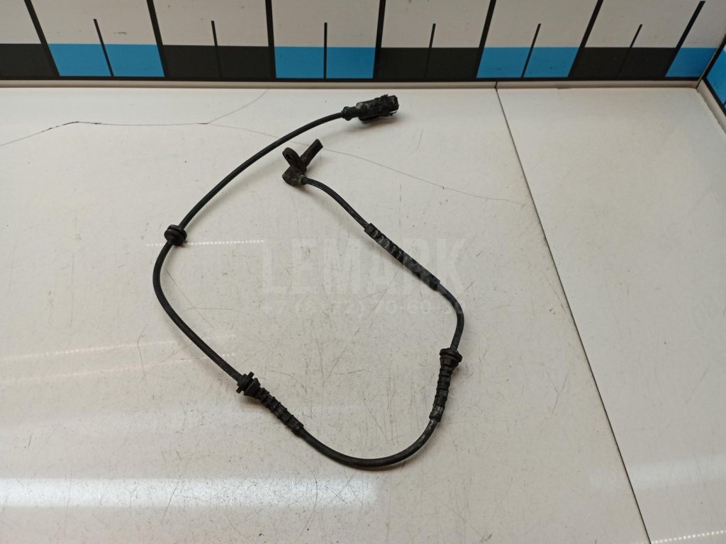 Датчик ABS передний