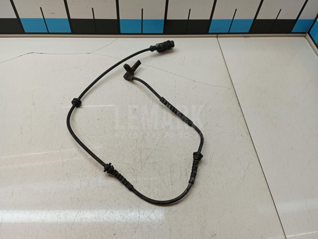 Датчик ABS передний