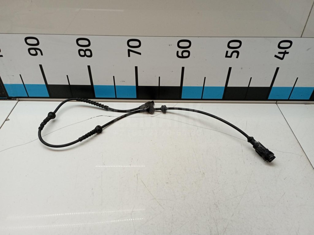 Датчик ABS передний