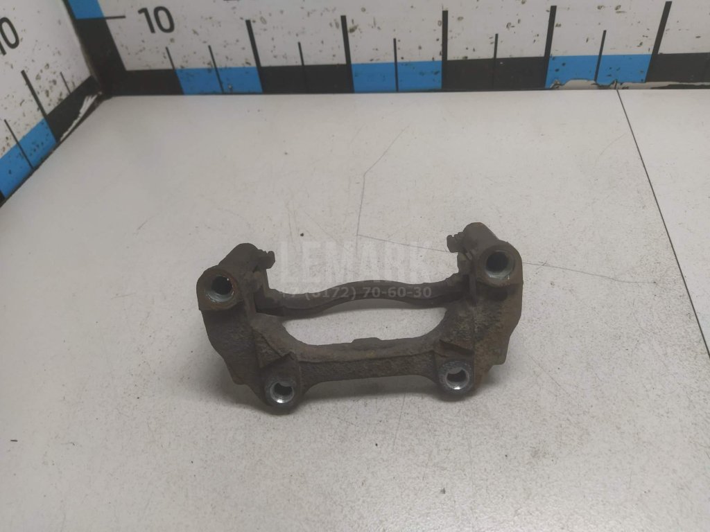 Скоба суппорта переднего правого