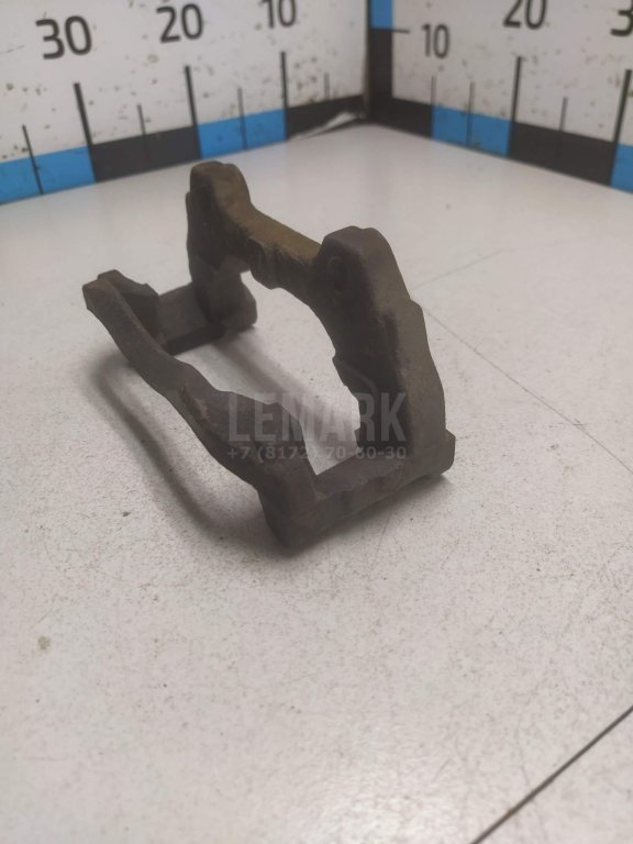 Скоба суппорта переднего правого