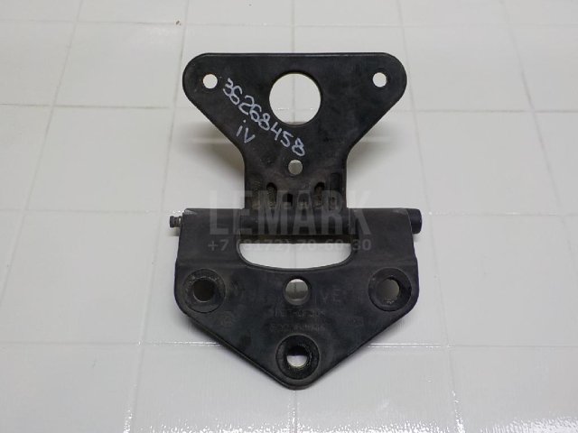 Петля капота