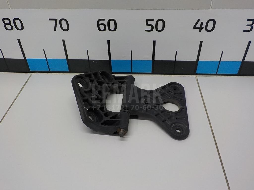 Петля капота