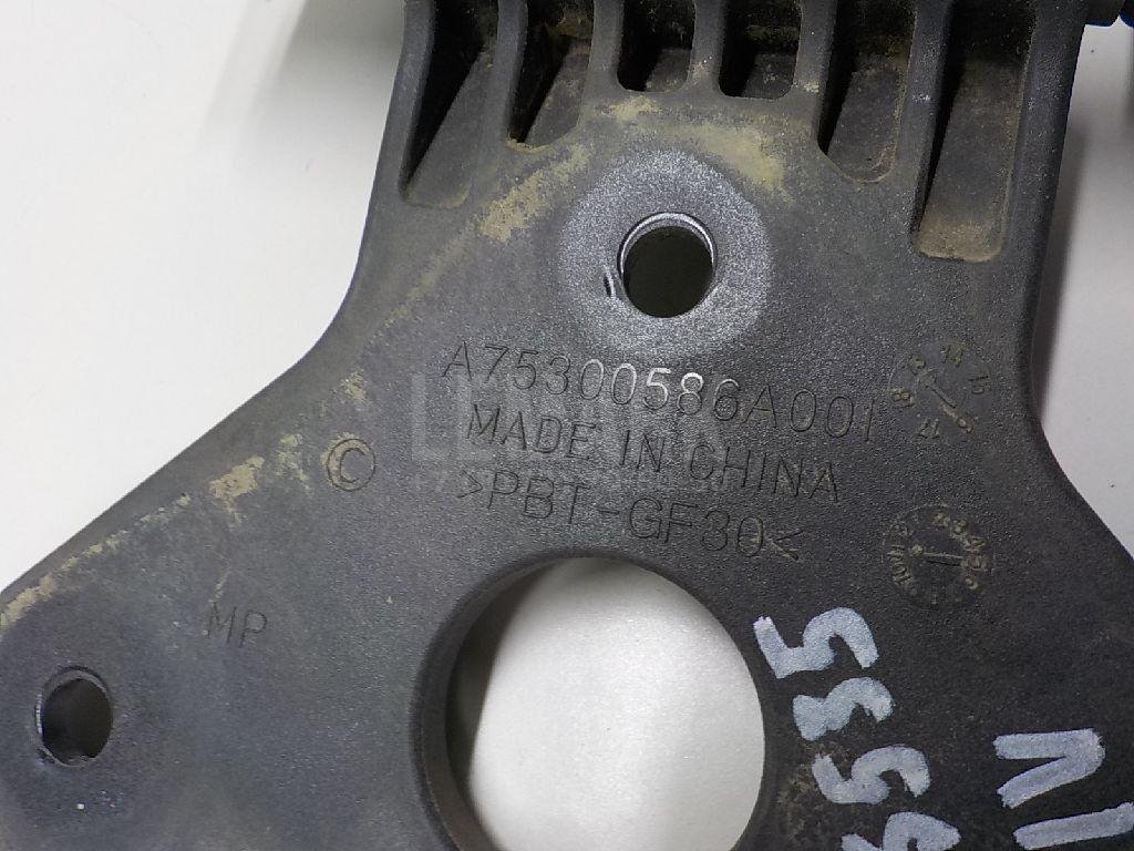 Петля капота