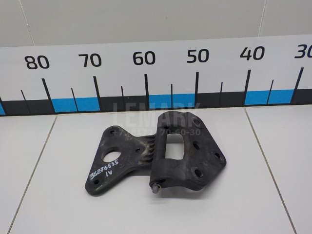 Петля капота