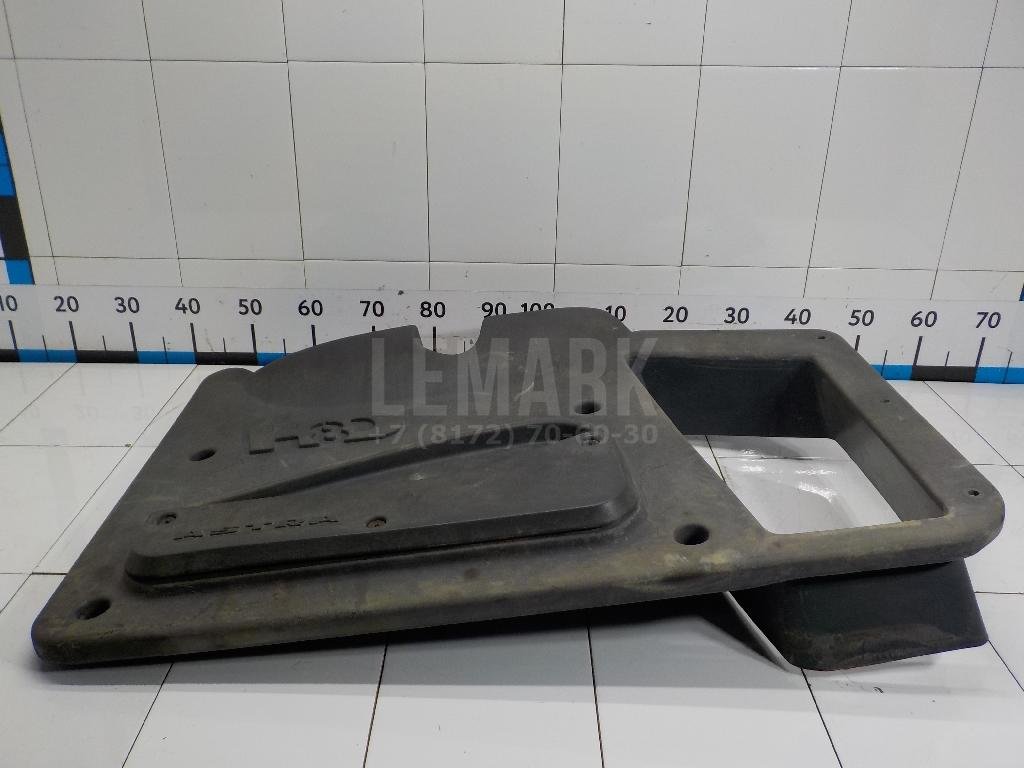 Обшивка двери передней левой