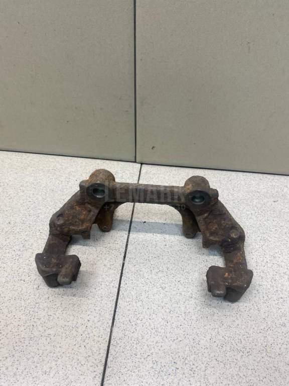 Скоба суппорта переднего