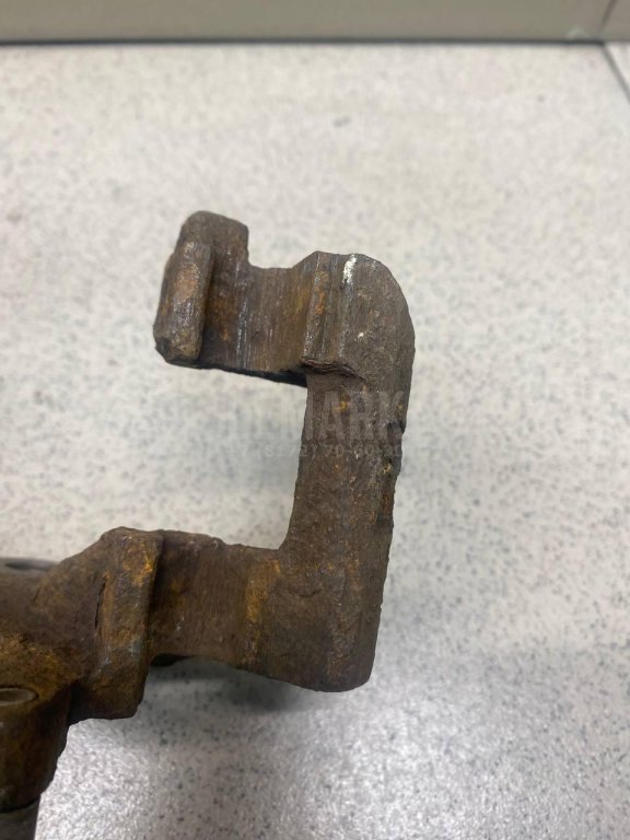 Скоба суппорта переднего