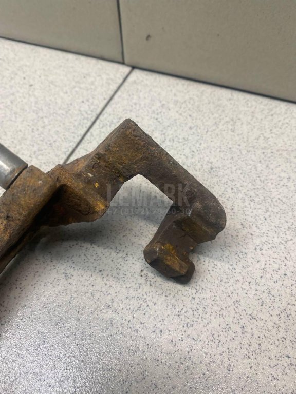 Скоба суппорта переднего