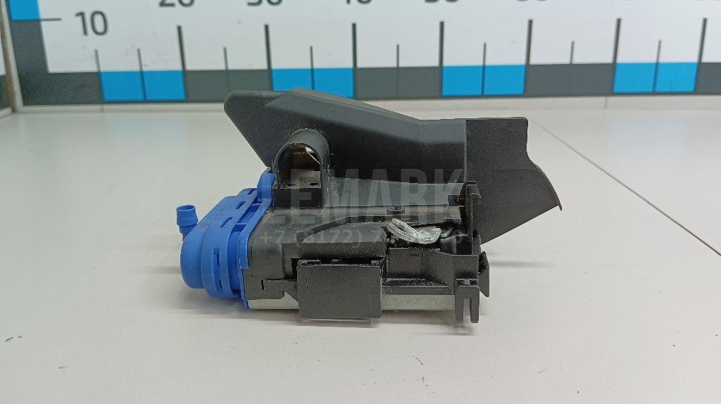 Замок двери задней правой