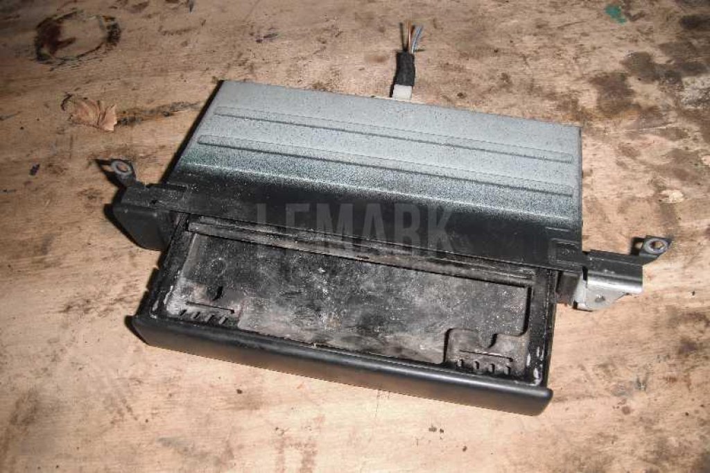 Пепельница передняя