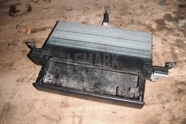 Пепельница передняя