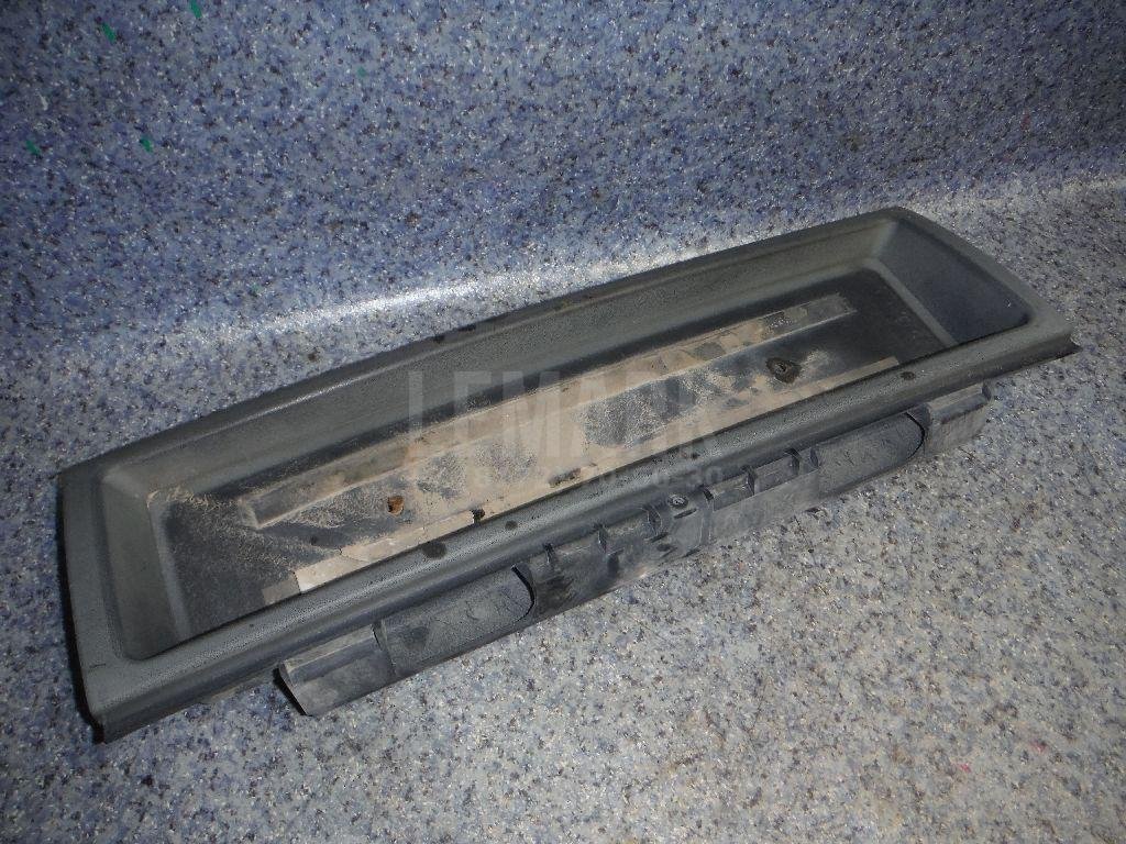 Накладка крышки багажника