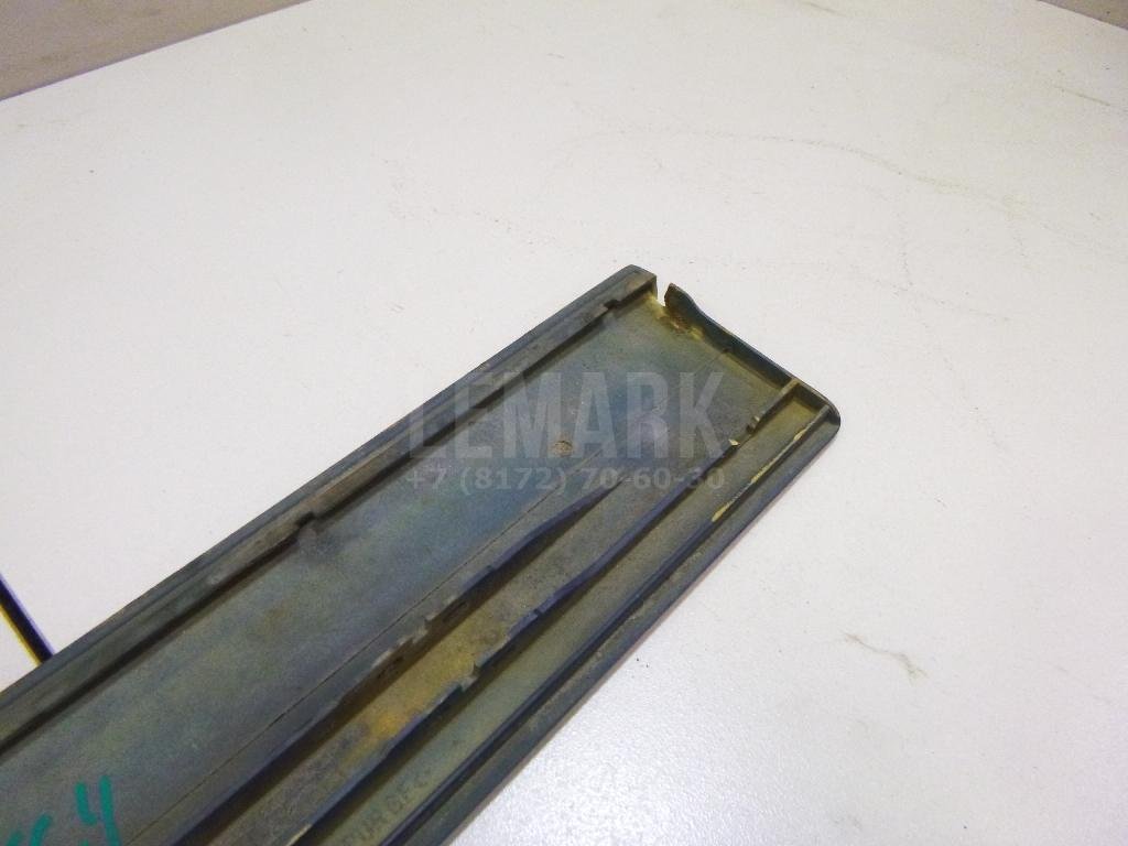 Молдинг передней правой двери