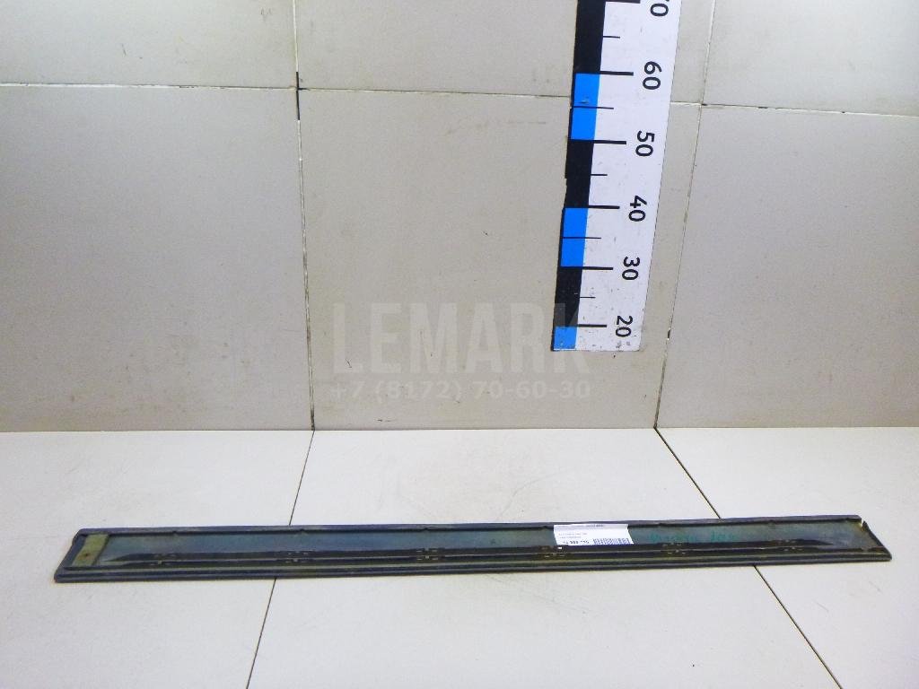 Молдинг передней правой двери