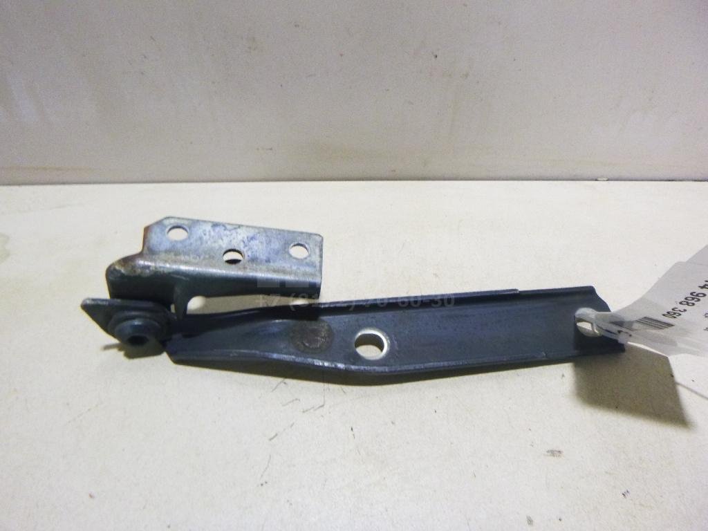 Петля капота правая