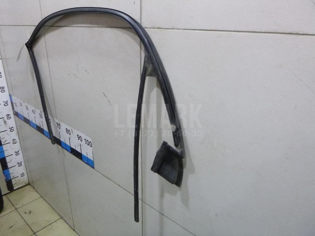 Направляющая стекла двери