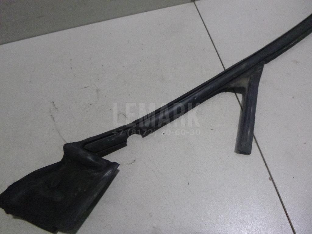 Направляющая стекла двери