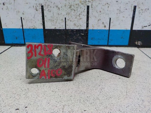 Петля двери передней