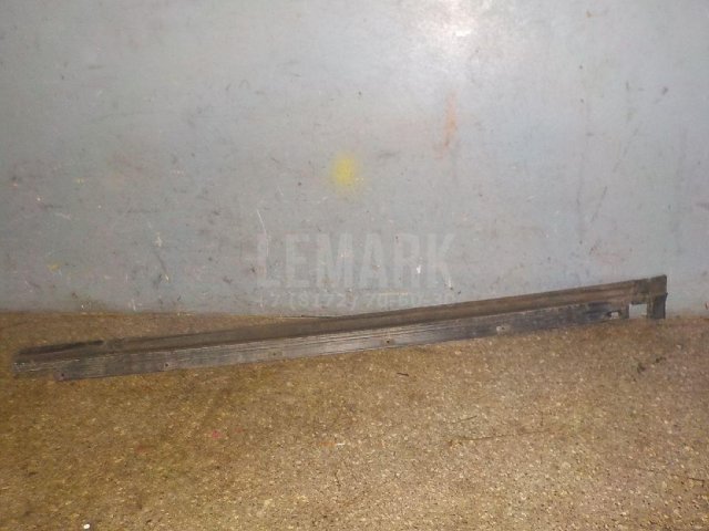 Накладка стекла переднего правого