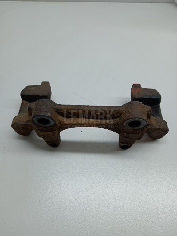 Скоба суппорта переднего