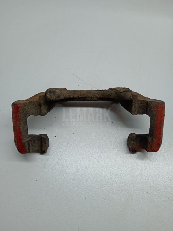 Скоба суппорта переднего