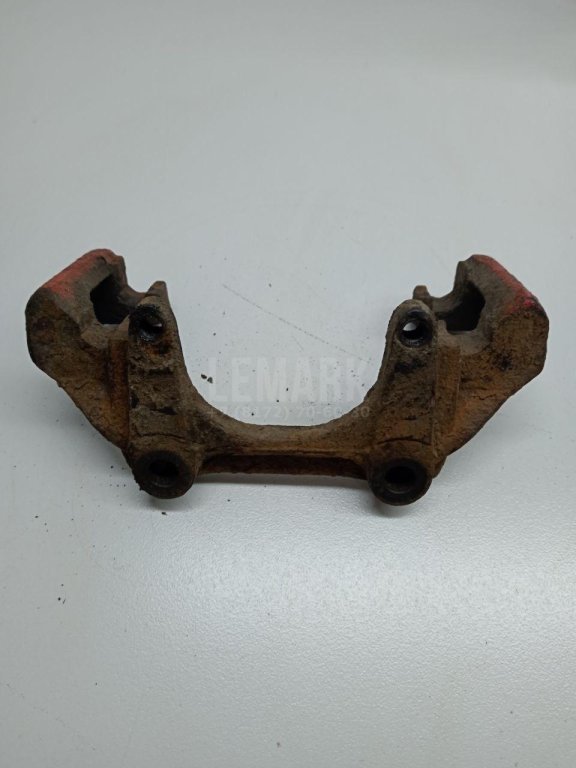 Скоба суппорта переднего