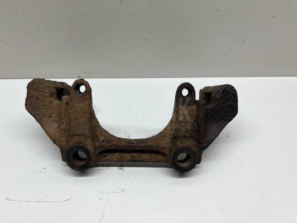 Скоба суппорта переднего