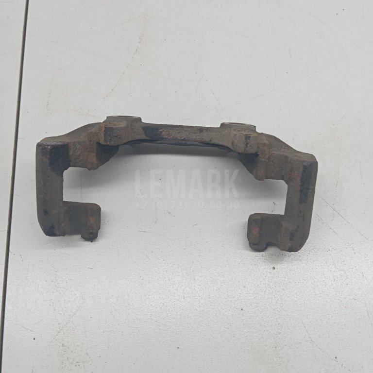 Скоба суппорта переднего