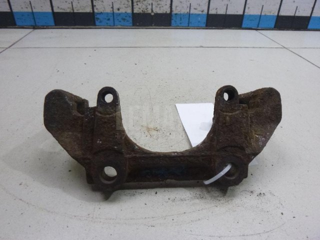 Скоба суппорта переднего