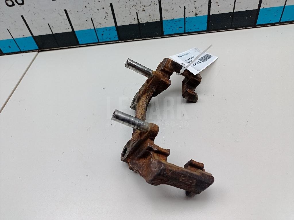 Скоба суппорта переднего