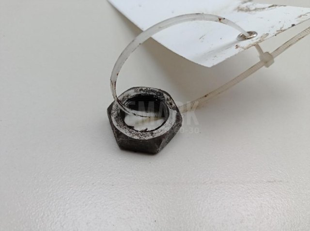 Гайка задней ступицы