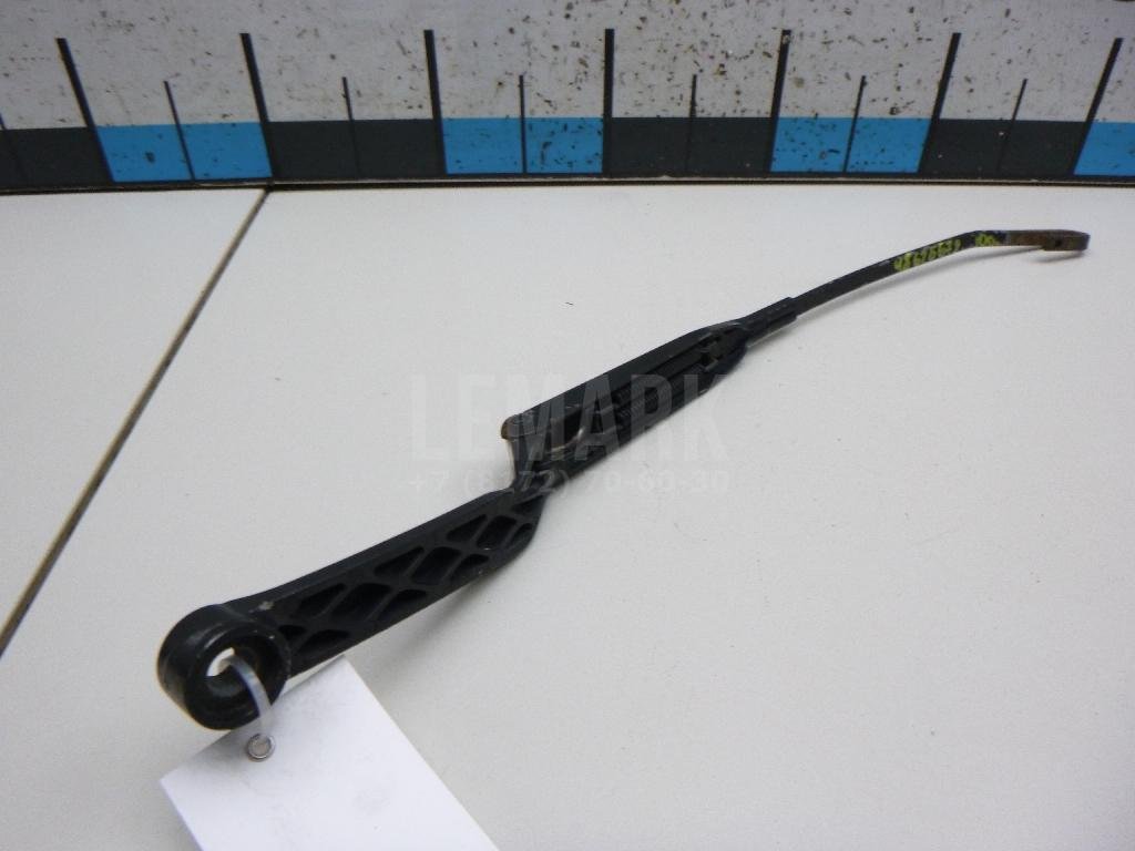 Поводок стеклоочистителя передний левый