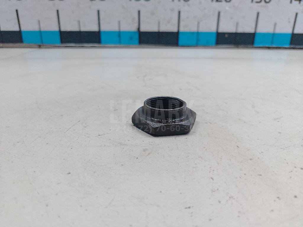 Гайка хвостовика