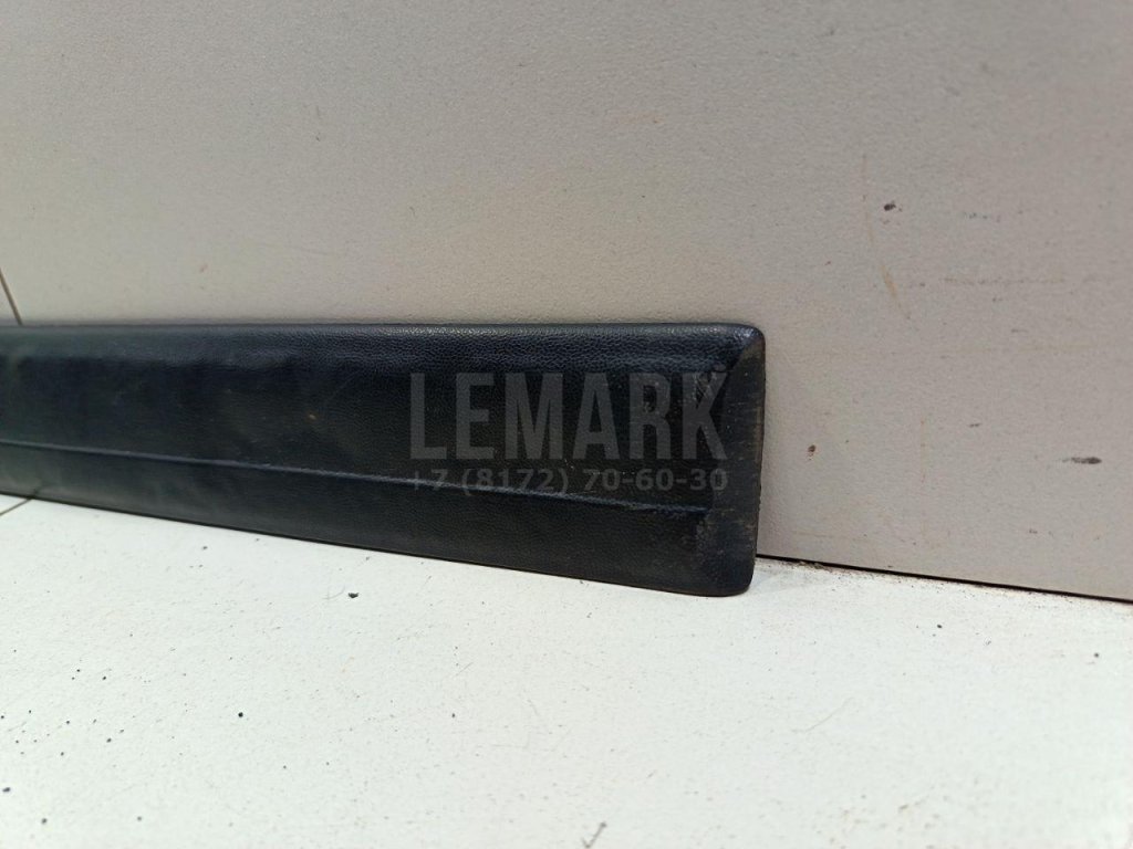 Молдинг передней правой двери