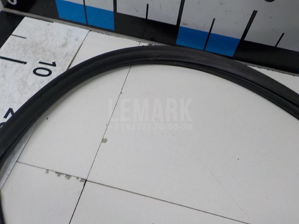 Направляющая стекла двери